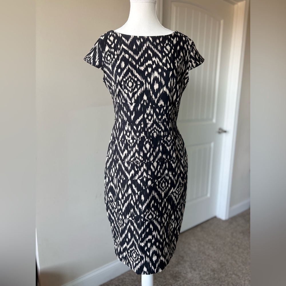 Like new Black Cream Print Sheath Dress by Dressbarn. Size 8. Cap sleeve. Cute!